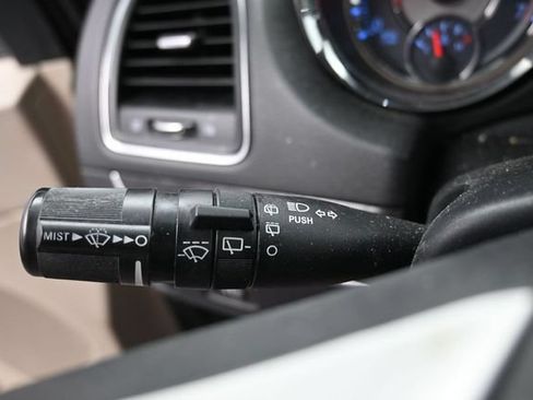 Used 2016 Chrysler Town & Country Touring FWD image 22