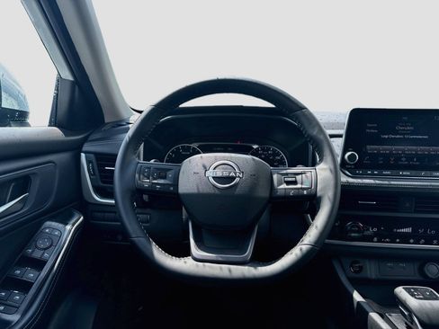 Used 2026 Nissan Rogue SV w/ SV Premium Package FWD image 23