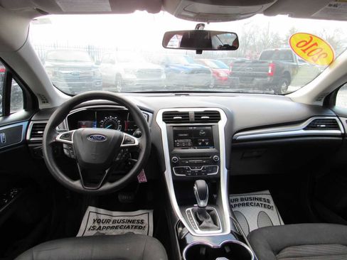 Used 2016 Ford Fusion SE image 11