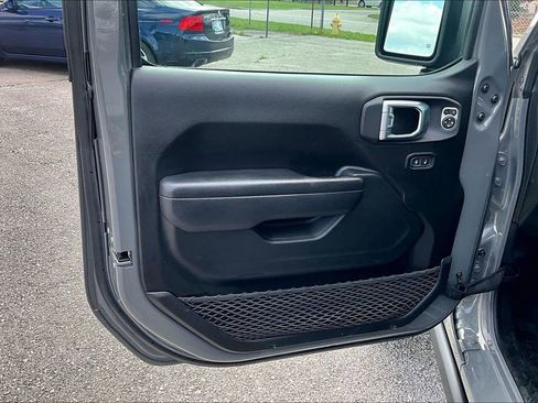 Used 2023 Jeep Gladiator Willys image 23