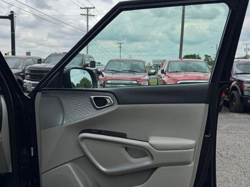 Used 2023 Kia Soul LX w/ LX Technology Package FWD image 19