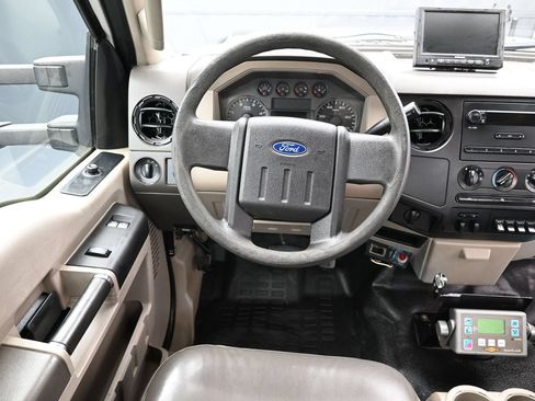 Used 2009 Ford F550 2WD Regular Cab Super Duty image 21
