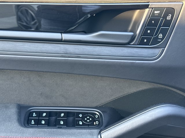 Used 2025 Porsche Cayenne GTS AWD/4WD image 17