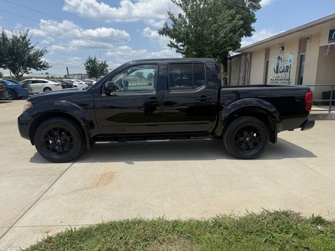 Used 2020 Nissan Frontier SV w/ Midnight Edition Floor Mats AWD/4WD image 4