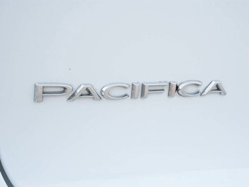 Used 2018 Chrysler Pacifica Limited w/ Tire & Wheel Group image 20