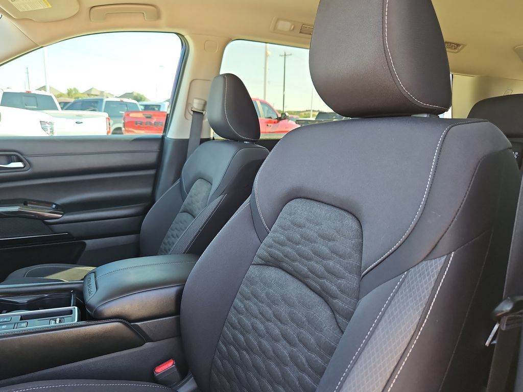 Used 2022 Nissan Pathfinder SV FWD image 9