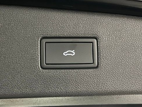 Used 2024 Volkswagen Tiguan SE R-Line image 38