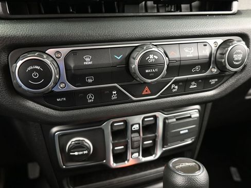 New 2026 Jeep Gladiator Sport image 17