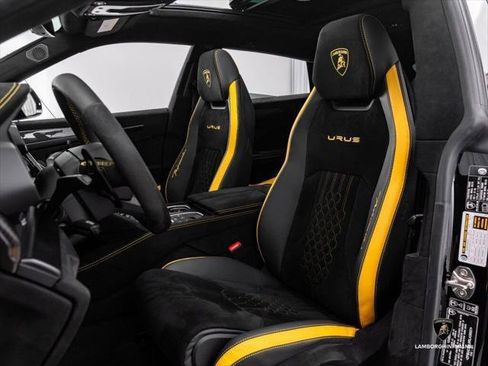 Used 2024 Lamborghini Urus Performante AWD/4WD image 29