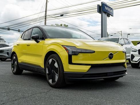 Certified 2025 Volvo EX30 Ultra AWD/4WD image 1