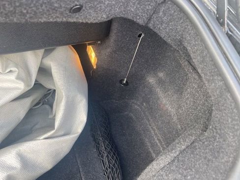 Used 2011 BMW 135i Convertible image 20