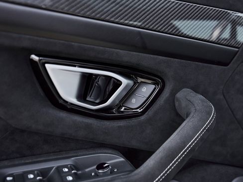 Used 2024 Lamborghini Urus Performante image 38