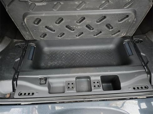 Used 2016 Jeep Wrangler Unlimited Sahara w/ Connectivity Group image 12