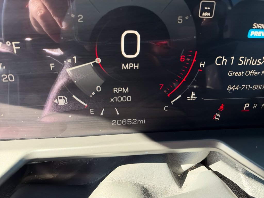 Used 2026 GMC Acadia Elevation w/ Elevation Premium Package FWD image 19