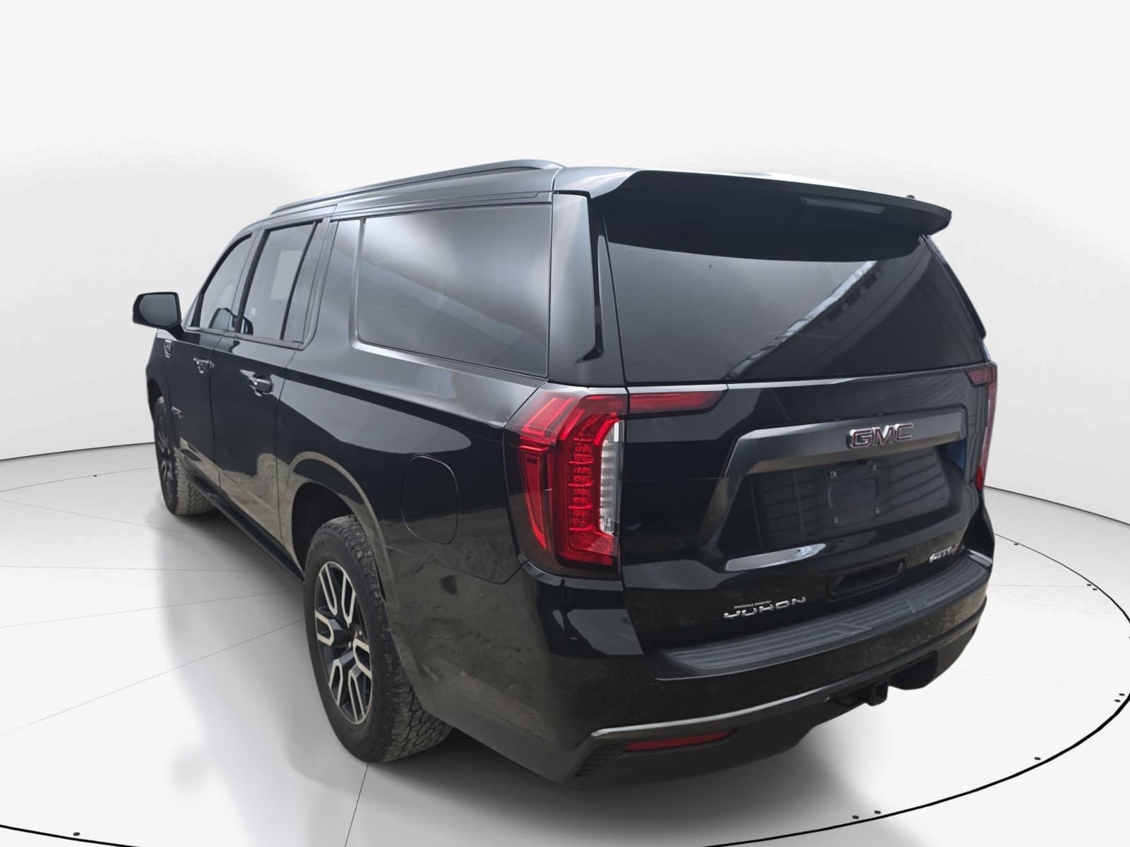 Used 2021 GMC Yukon XL AT4 w/ AT4 Premium Plus Package AWD/4WD image 6