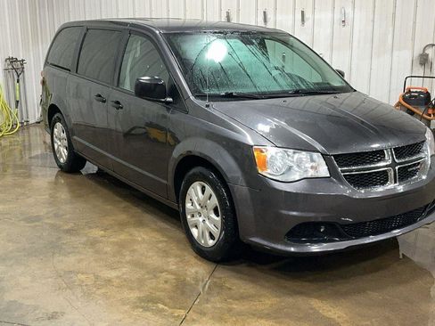 Used 2019 Dodge Grand Caravan SE w/ UConnect Hands-Free Group image 3