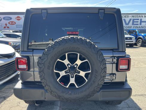 Used 2022 Jeep Wrangler Unlimited Sport AWD/4WD image 11