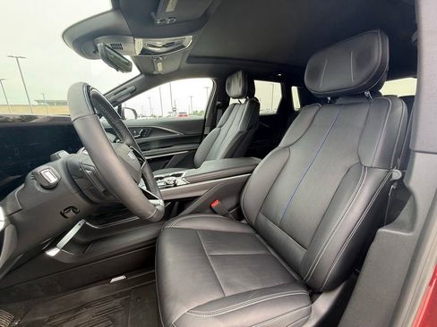 Used 2025 Cadillac Lyriq Luxury w/ LPO, Floor Liner Package AWD/4WD image 28
