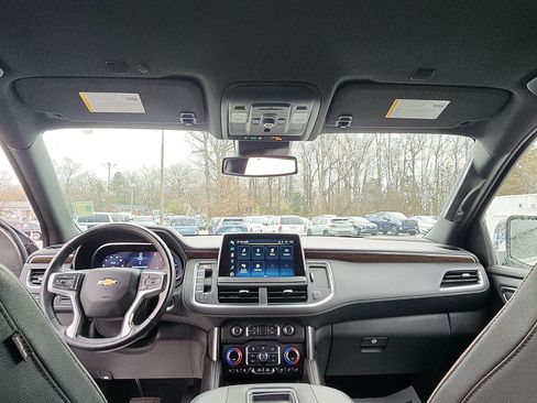 Used 2023 Chevrolet Suburban Premier image 24