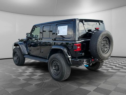 Used 2022 Jeep Wrangler Unlimited Sahara AWD/4WD image 7