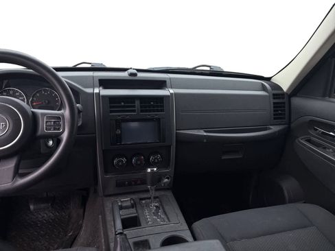 Used 2011 Jeep Liberty Sport image 11