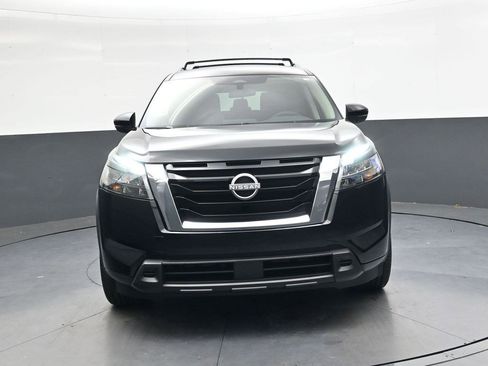 Used 2025 Nissan Pathfinder SV image 10