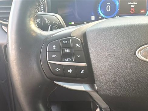 Used 2020 Ford Explorer Platinum w/ Premium Technology Package image 17