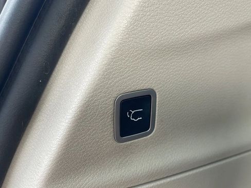 Used 2019 Chrysler Pacifica Touring Plus w/ Tire & Wheel Group image 10