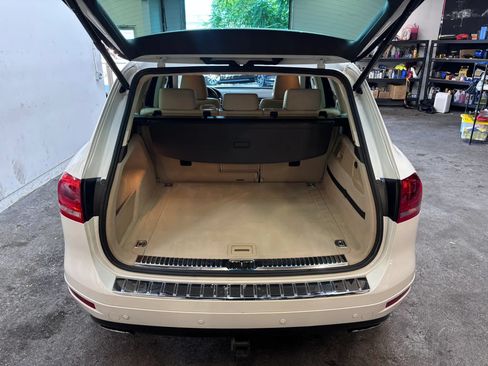 Used 2012 Volkswagen Touareg Sport AWD/4WD image 22