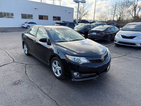 Used 2014 Toyota Camry SE image 4