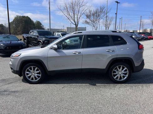 Used 2018 Jeep Cherokee Limited w/ Luxury Group image 4