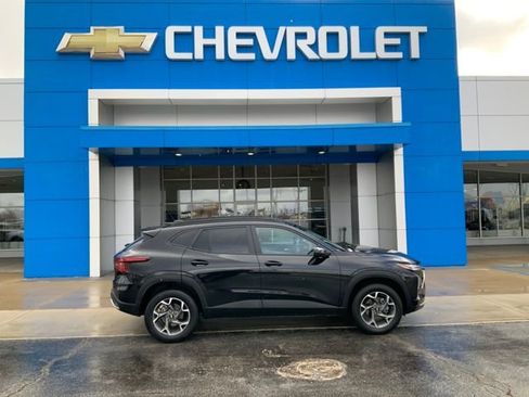 Used 2025 Chevrolet Trax LT image 6