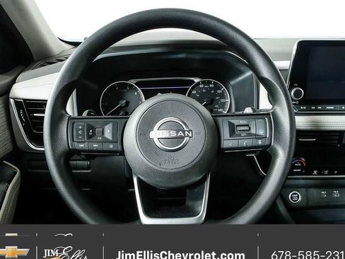 Used 2022 Nissan Rogue SV image 9