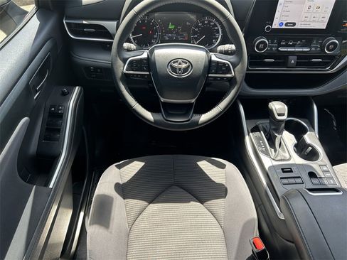 Certified 2024 Toyota Highlander LE image 16