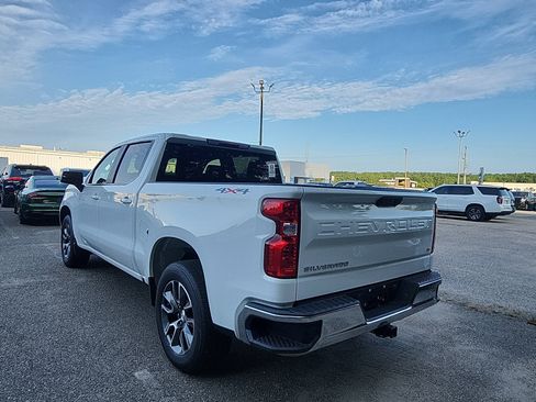Used 2023 Chevrolet Silverado 1500 LT AWD/4WD image 3