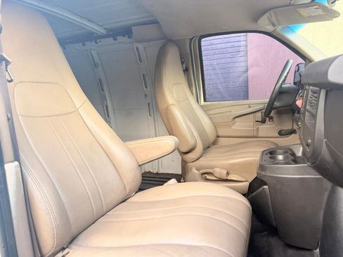 Used 2011 Chevrolet Express 1500 RWD image 23