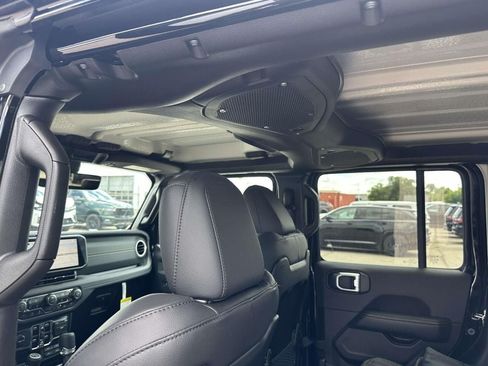 New 2026 Jeep Gladiator Sport AWD/4WD image 11