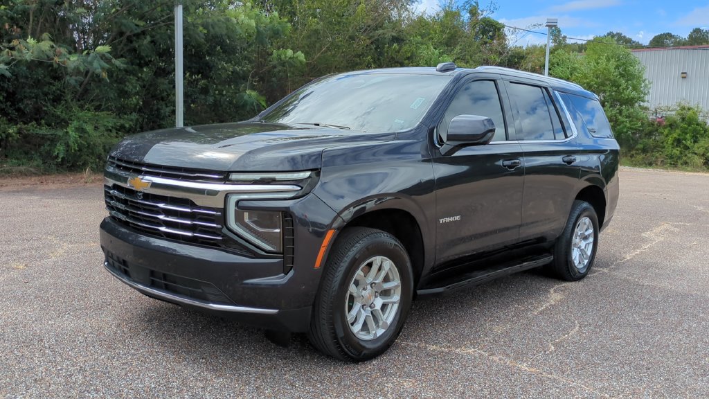 Used 2025 Chevrolet Tahoe LT RWD image 1