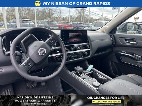 New 2026 Nissan Pathfinder Platinum AWD/4WD image 11