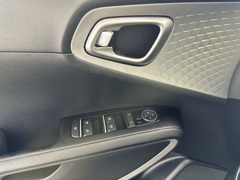 Used 2022 Kia Soul LX w/ Technology Package FWD image 13