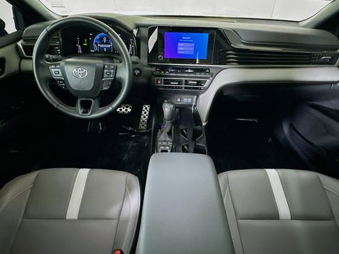 Used 2025 Toyota Camry SE FWD image 27