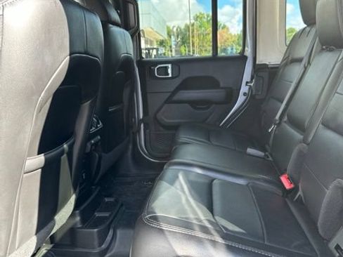 Used 2021 Jeep Wrangler Unlimited Sahara AWD/4WD image 12