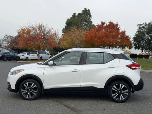 Used 2019 Nissan Kicks SV w/ Exterior Package image 2