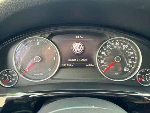 Used 2016 Volkswagen Touareg Sport AWD/4WD image 30