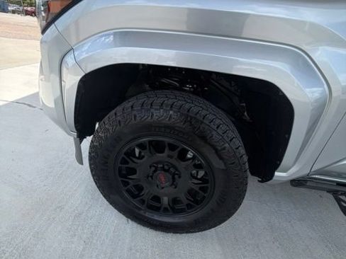Used 2026 Toyota Tacoma SR5 AWD/4WD image 15