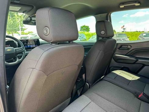 Used 2025 Chevrolet Colorado W/T RWD image 17