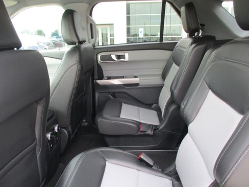 Used 2024 Ford Explorer XLT w/ Equipment Group 202A image 41