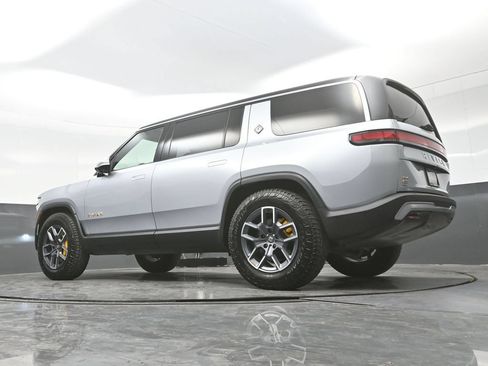 Used 2023 Rivian R1S Adventure AWD/4WD image 33