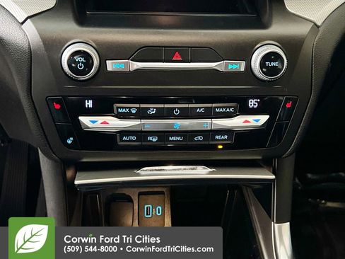 Used 2020 Ford Explorer XLT w/ Equipment Group 202A image 9