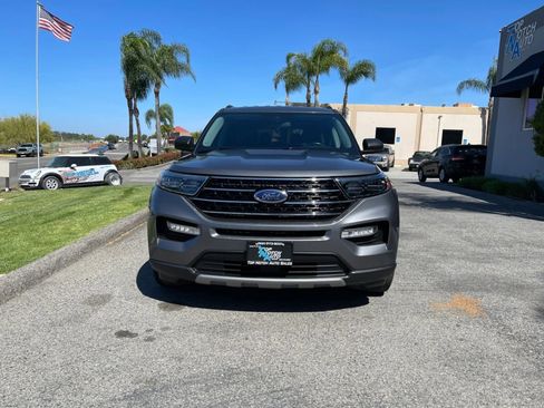 Used 2021 Ford Explorer XLT w/ Equipment Group 202A image 2
